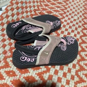 nike slides toddler size 8